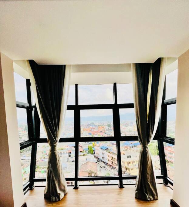 Penthouse 3 Bedroom Apartment With A Beautiful View 포카라 외부 사진